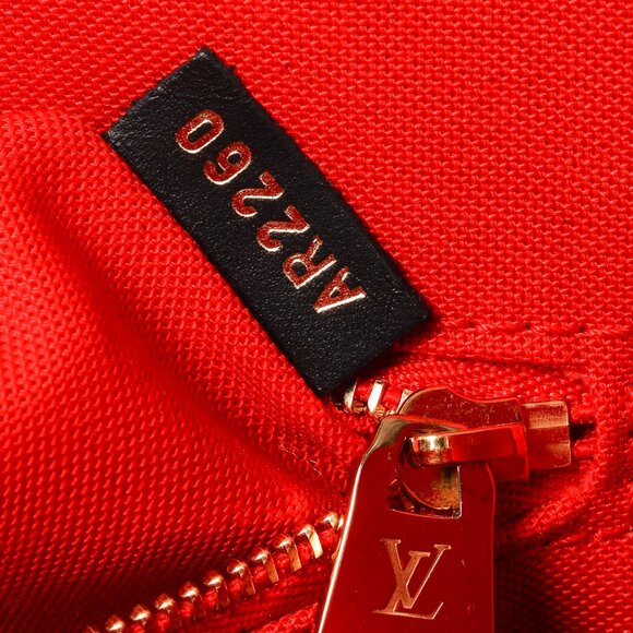 Louis Vuitton OnTheGo GM Monogram Giant Canvas Tote - Picture 15 of 15